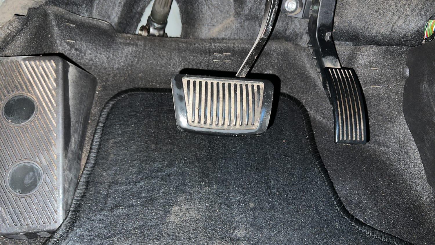 Used 2013 Hyundai Verna Fluidic 1.6 VTVT SX AT Petrol Automatic interior PEDALS VIEW