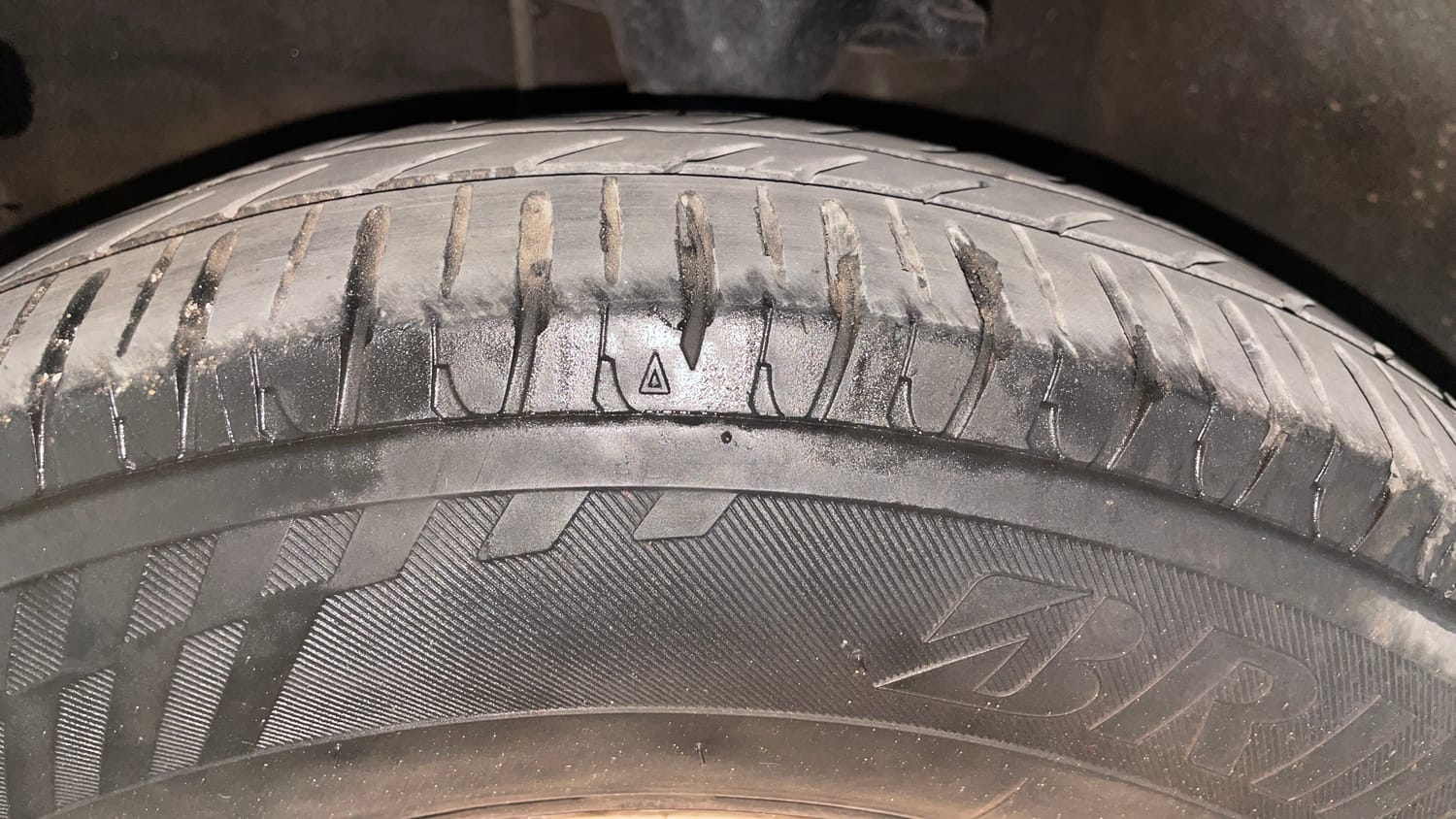 Used 2016 Hyundai i10 Sportz 1.1 iRDE2 Petrol Manual tyres LEFT FRONT TYRE TREAD VIEW