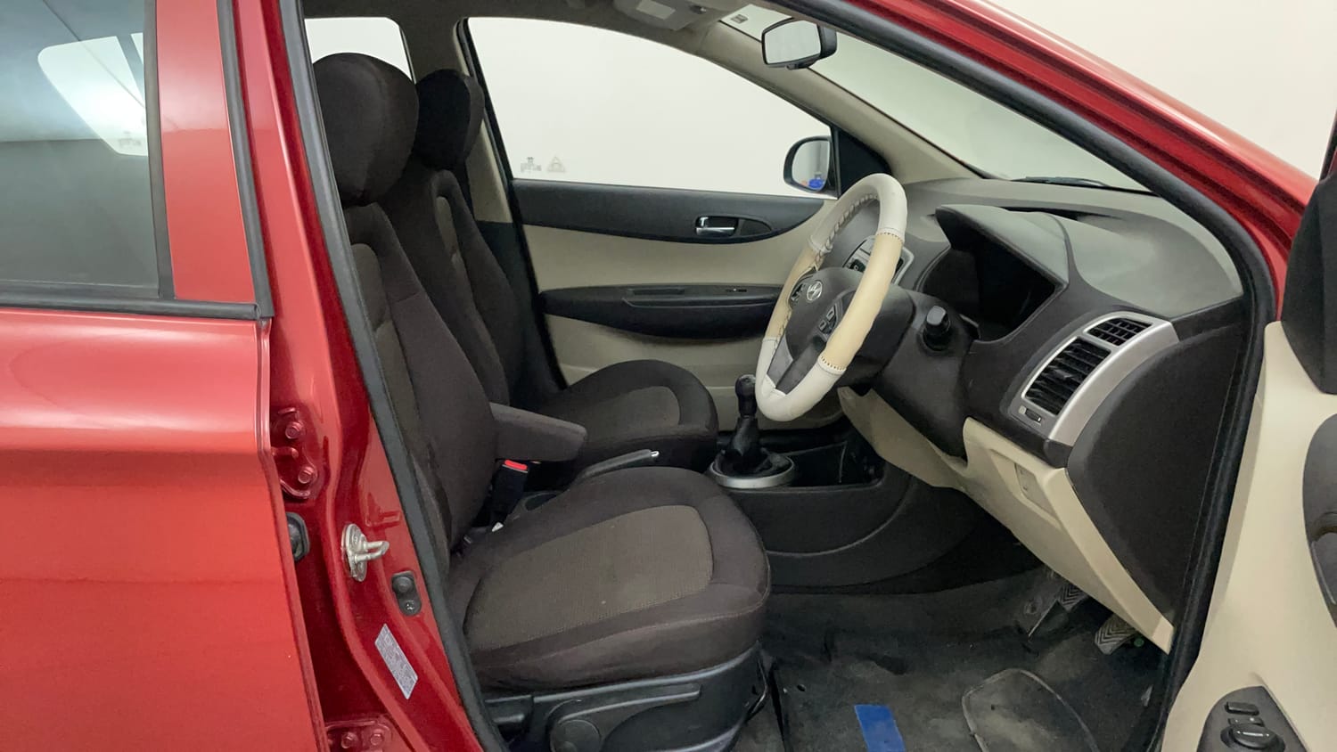 Used 2014 Hyundai i20 Asta 1.2 Petrol Manual interior RIGHT SIDE FRONT DOOR CABIN VIEW