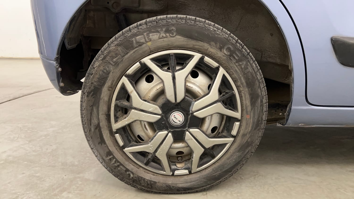 Used 2014 Maruti Suzuki Wagon R LXI CNG Cng Manual tyres RIGHT REAR TYRE RIM VIEW