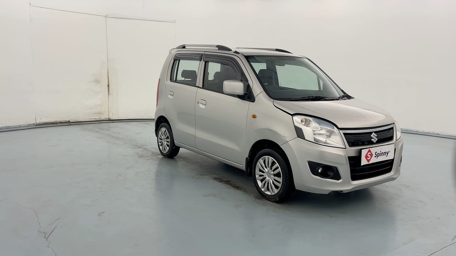 Used 2013 Maruti Suzuki Wagon R 1.0 VXi Petrol Manual exterior RIGHT FRONT CORNER VIEW
