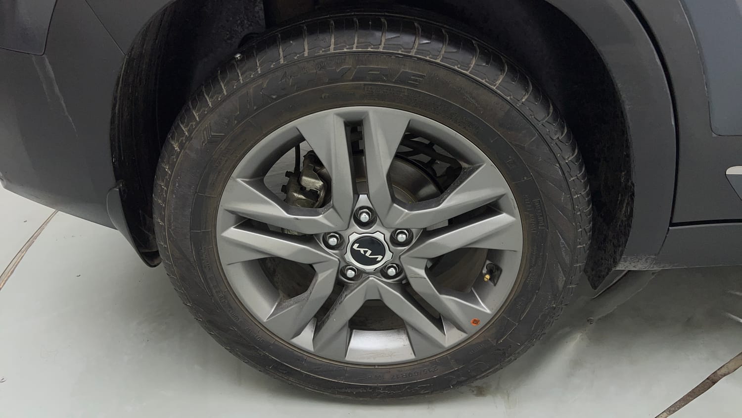 Used 2021 kia Seltos HTX 1.5 IVT Petrol Automatic tyres RIGHT REAR TYRE RIM VIEW