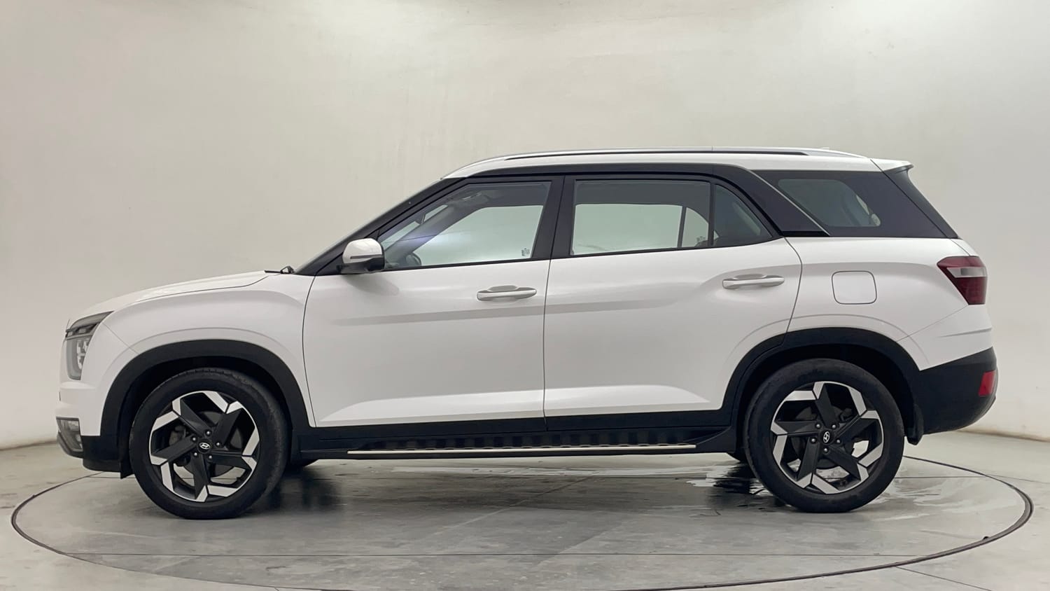 Used 2021 Hyundai Alcazar Platinum (O) 6 STR 2.0 Petrol AT Petrol Automatic exterior LEFT SIDE VIEW