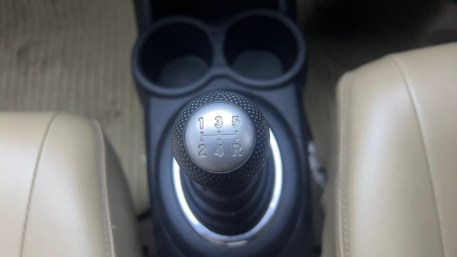 Used 2015 Honda Amaze 1.2 VX  (O)  i-VTEC Petrol Manual interior GEAR  KNOB VIEW