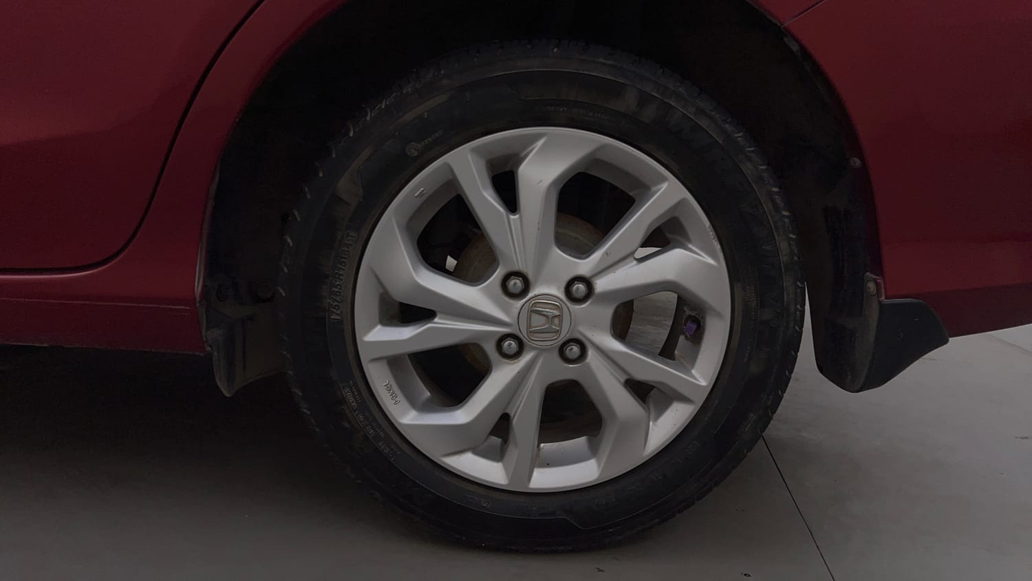 Used 2019 Honda Amaze 1.2 VX CVT Petrol Petrol Automatic tyres LEFT REAR TYRE RIM VIEW