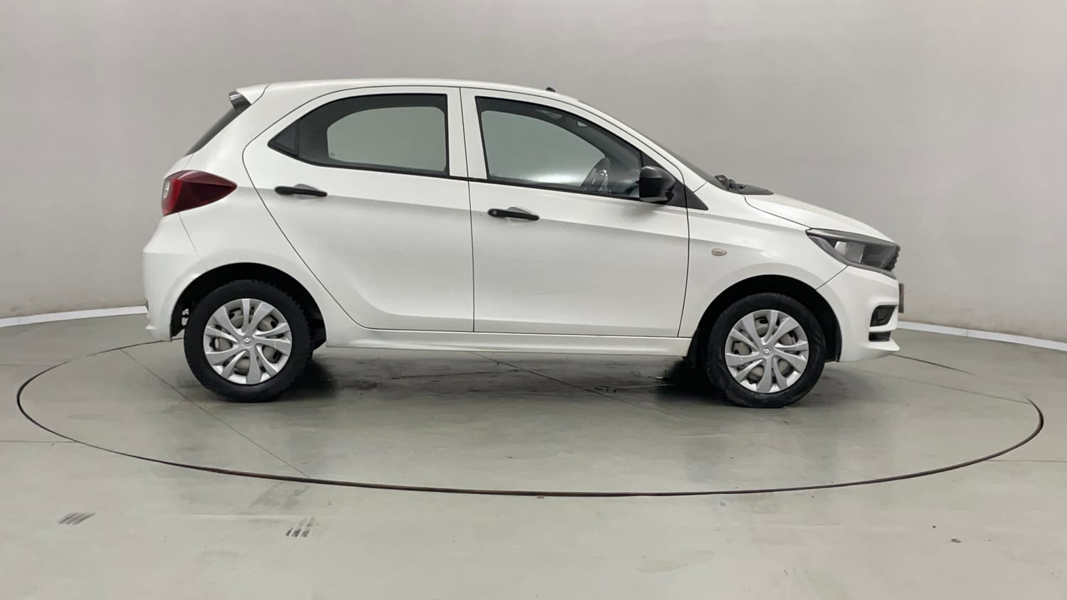 Used 2021 Tata Tiago XE Petrol Manual exterior RIGHT SIDE VIEW
