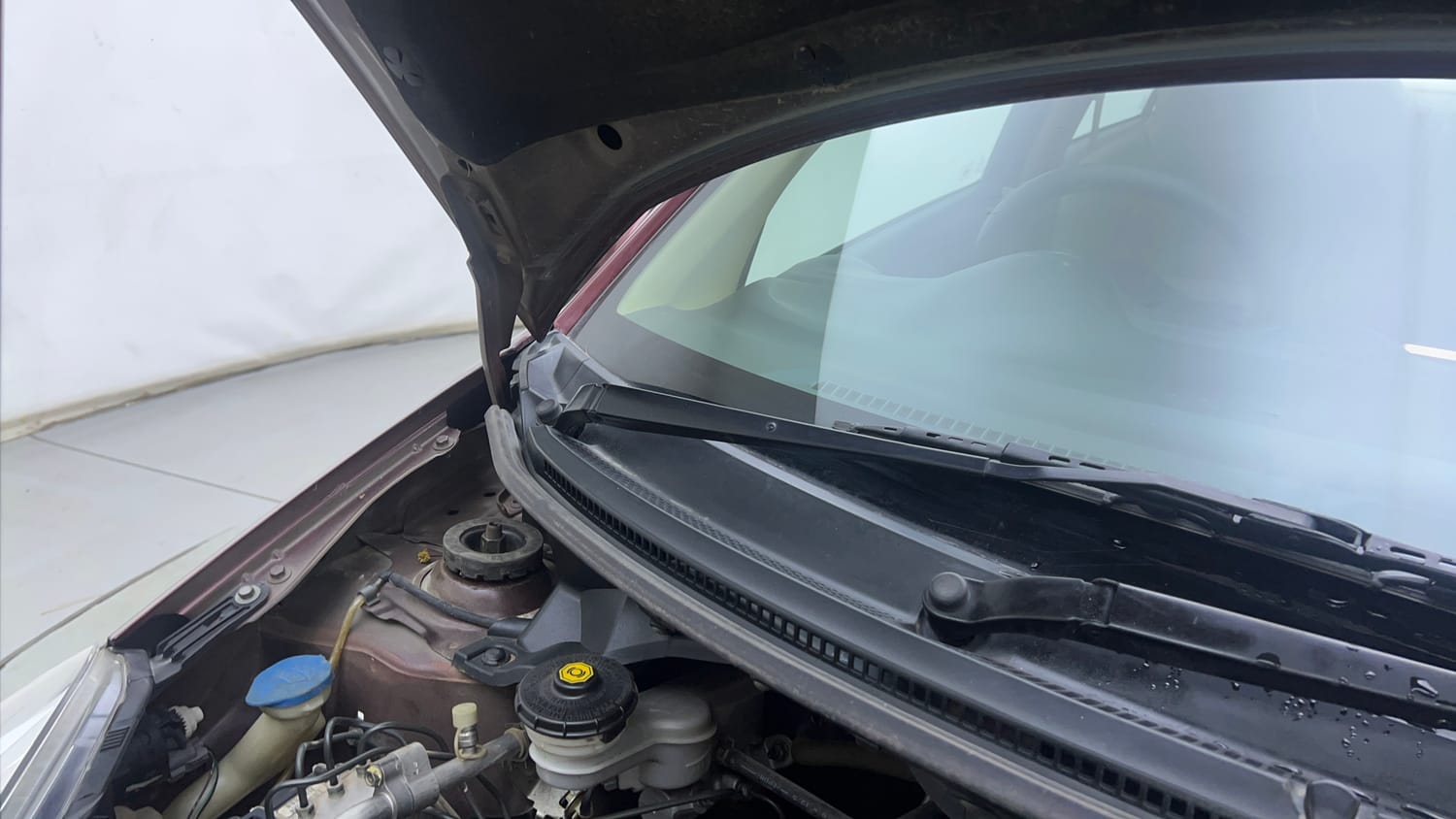 Used 2015 Honda Amaze 1.2 VX  (O)  i-VTEC Petrol Manual engine ENGINE RIGHT SIDE HINGE & APRON VIEW