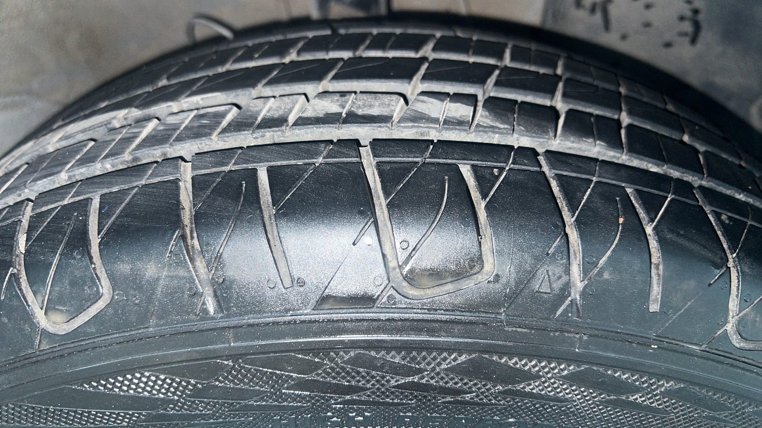 Used 2020 hyundai Venue SX 1.0 Turbo Petrol Petrol Manual tyres RIGHT FRONT TYRE TREAD VIEW