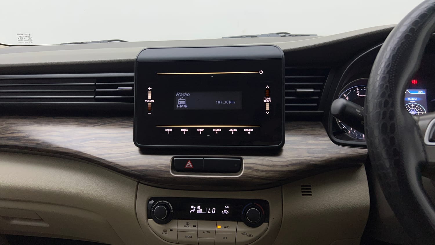 Used 2018 Maruti Suzuki New Ertiga ZXi AT Petrol Automatic top_features Integrated (in-dash) music system
