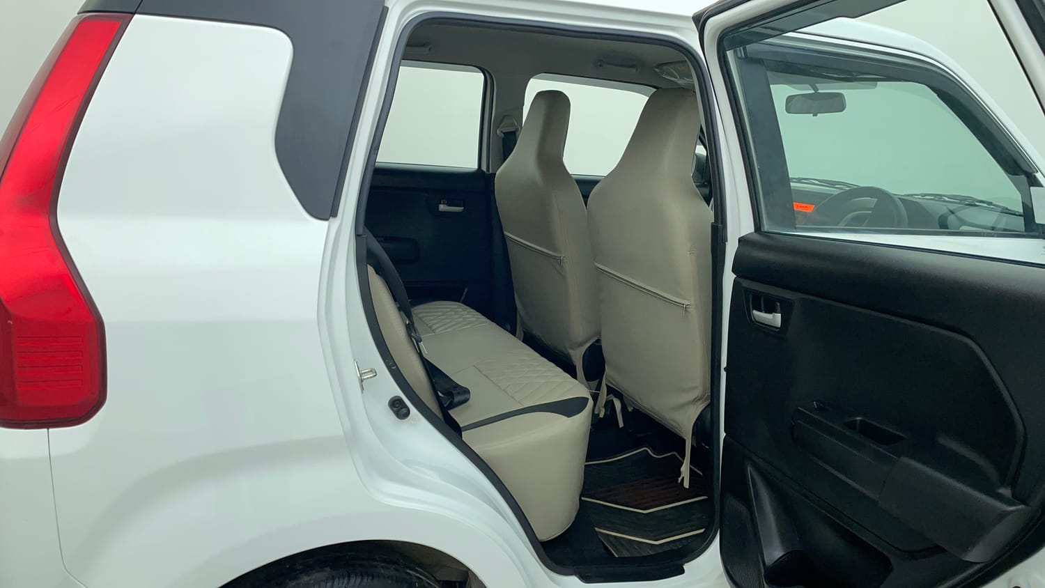 Used 2022 Maruti Suzuki Wagon R ZXI 1.2 Petrol Manual interior RIGHT SIDE REAR DOOR CABIN VIEW
