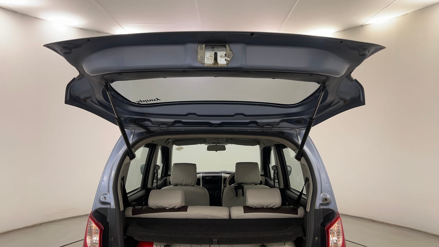 Used 2014 Maruti Suzuki Wagon R LXI CNG Cng Manual interior DICKY DOOR OPEN VIEW