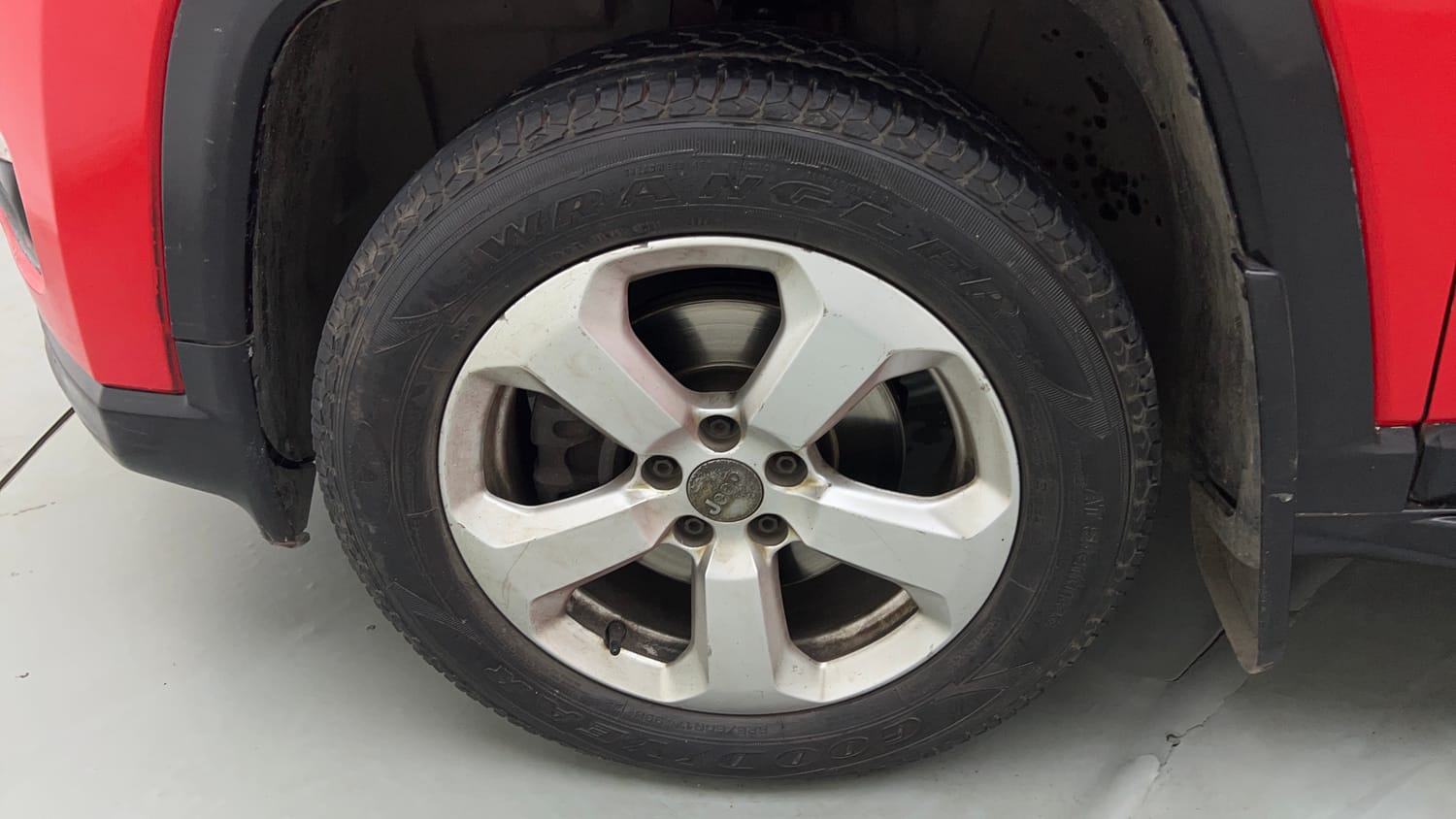 Used 2019 Jeep Compass Limited 1.4 Petrol AT Petrol Automatic tyres LEFT FRONT TYRE RIM VIEW