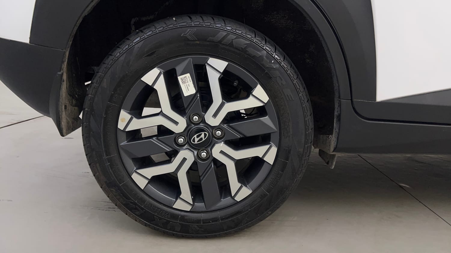 Used 2025 Hyundai Exter SX (O) Connect 1.2 AMT Petrol Automatic tyres RIGHT REAR TYRE RIM VIEW