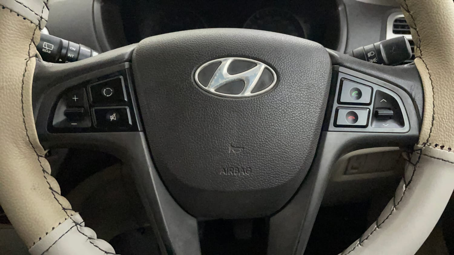 Used 2014 Hyundai i20 Asta 1.2 Petrol Manual top_features Airbags