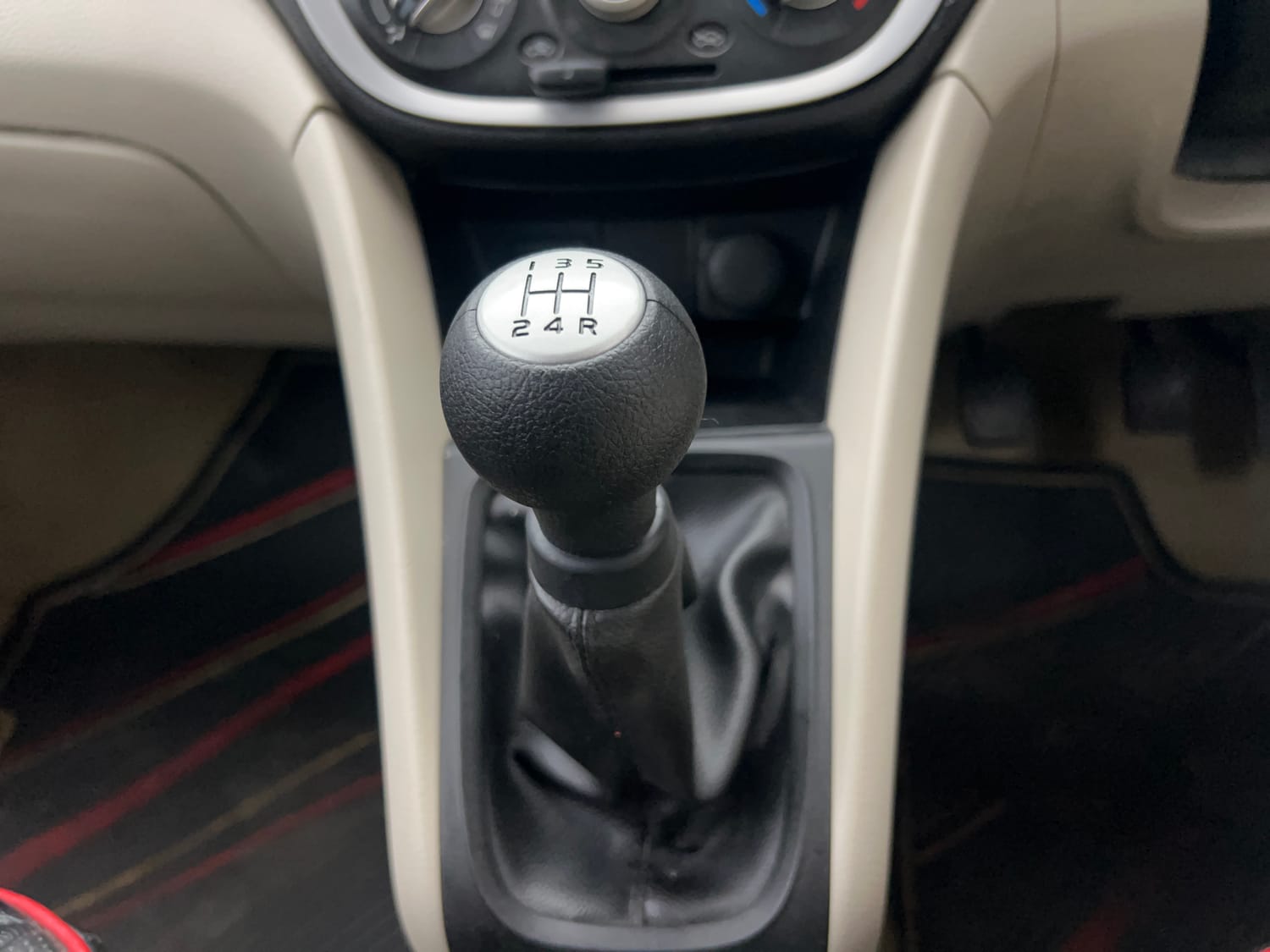 Used 2019 Maruti Suzuki Celerio ZXi Petrol Manual interior GEAR  KNOB VIEW