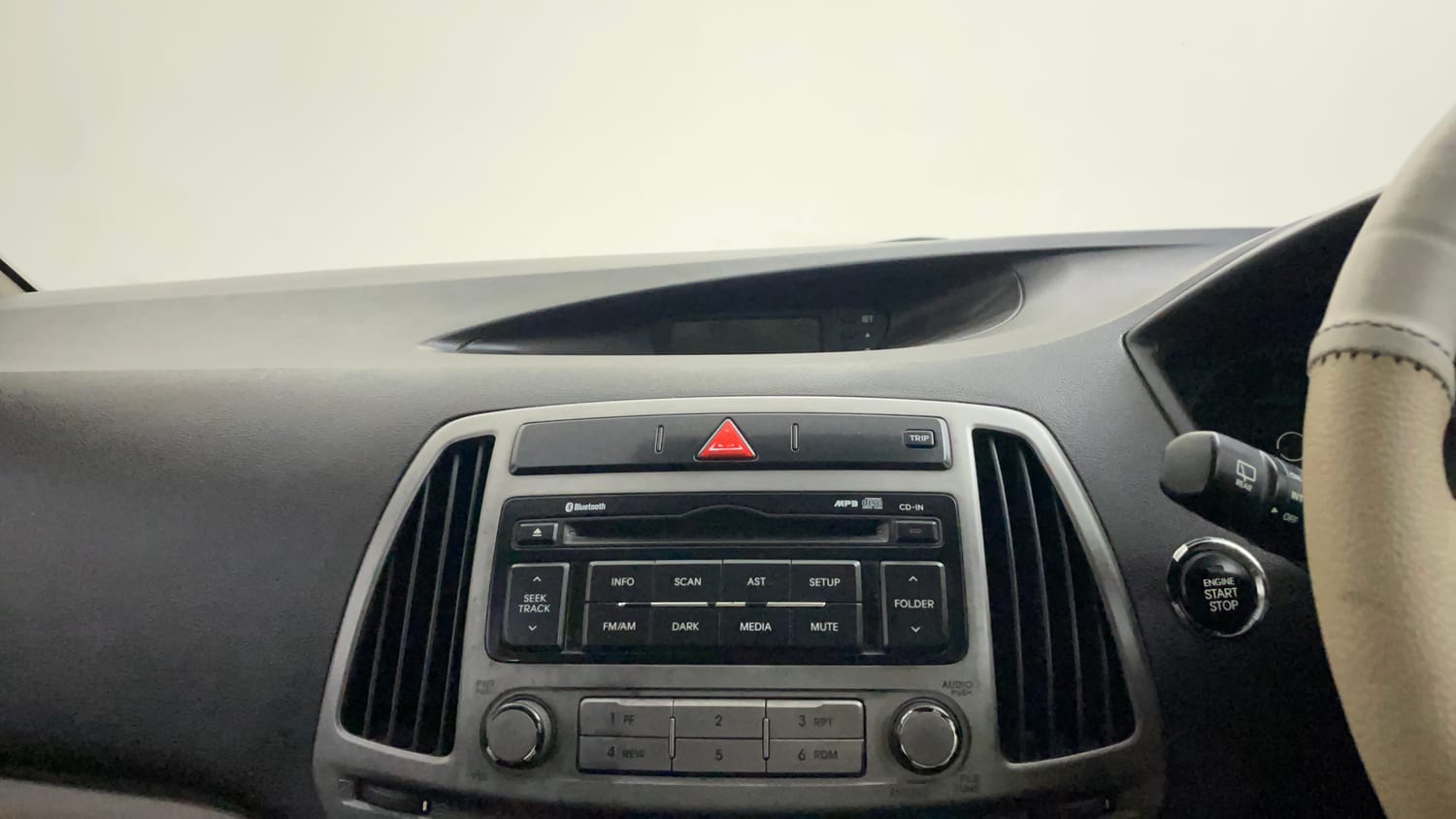 Used 2014 Hyundai i20 Asta 1.2 Petrol Manual top_features Integrated (in-dash) music system