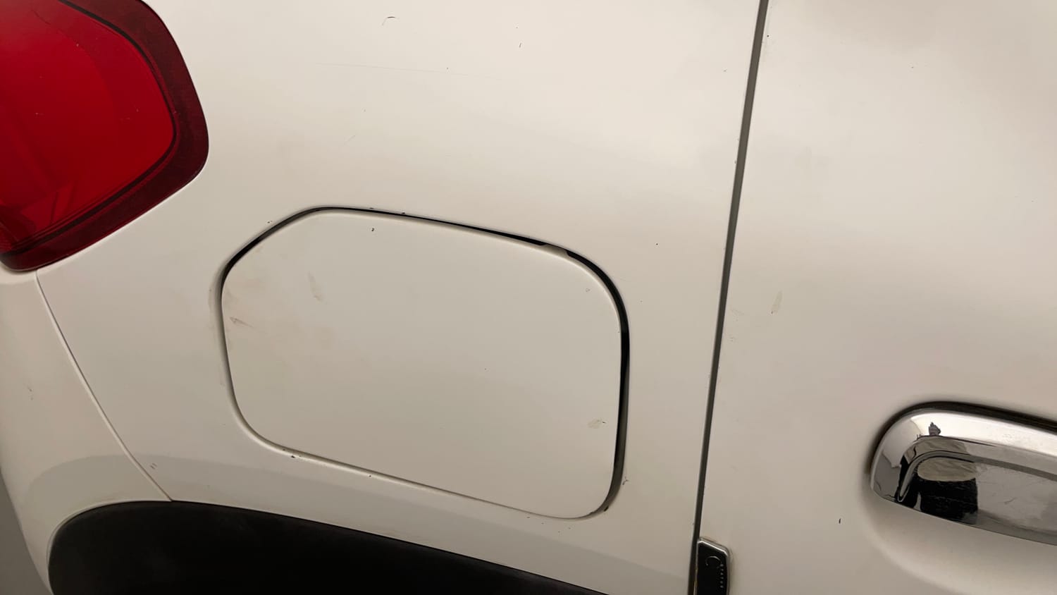 Used 2016 Renault Kwid RXT Petrol Manual dents MINOR SCRATCH