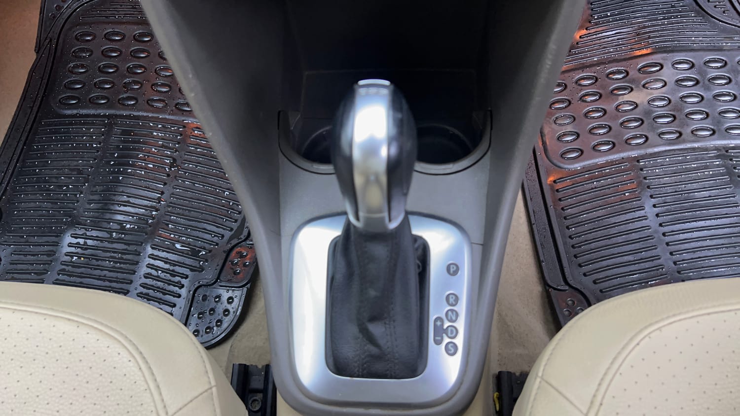 Used 2016 Volkswagen Vento Highline Petrol AT Petrol Automatic interior GEAR  KNOB VIEW