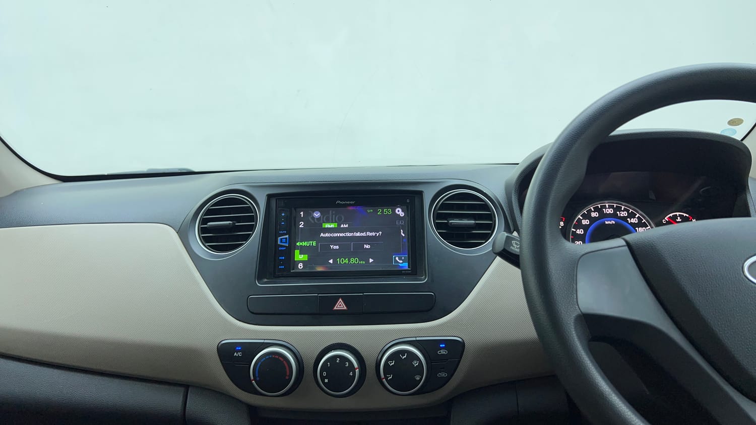 Used 2017 Hyundai Grand i10 Magna AT 1.2 Kappa VTVT Petrol Automatic top_features Touch screen infotainment system
