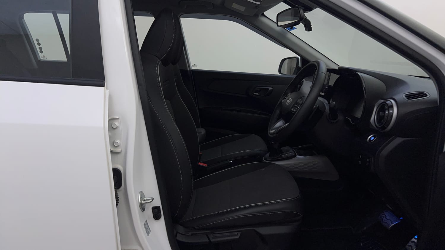 Used 2025 Hyundai Exter SX (O) Connect 1.2 AMT Petrol Automatic interior RIGHT SIDE FRONT DOOR CABIN VIEW