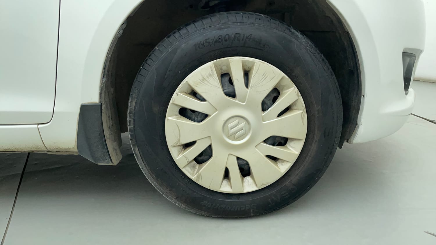 Used 2014 Maruti Suzuki Swift VXi Petrol Manual tyres RIGHT FRONT TYRE RIM VIEW