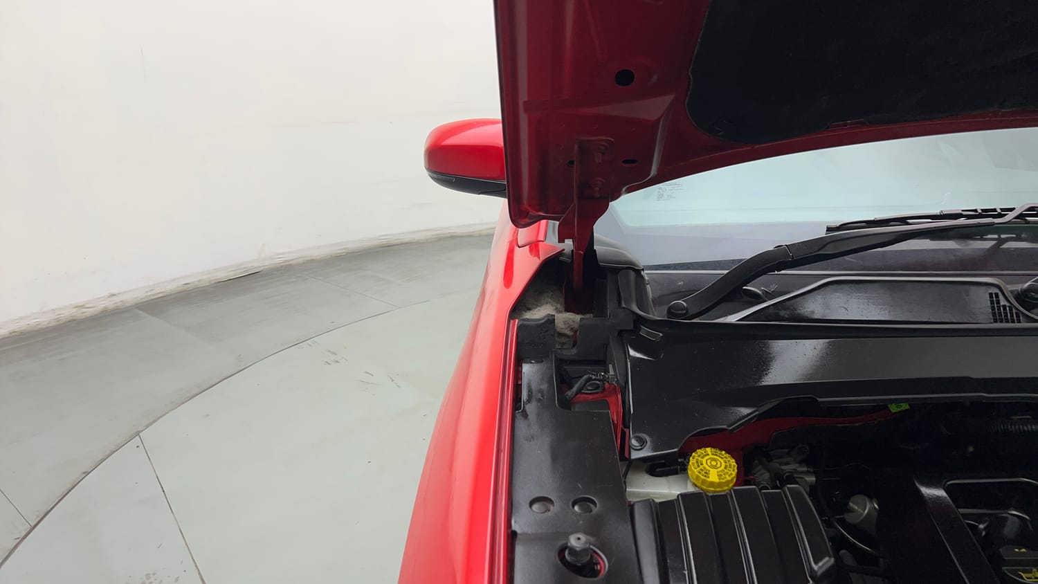 Used 2019 Jeep Compass Limited 1.4 Petrol AT Petrol Automatic engine ENGINE RIGHT SIDE HINGE & APRON VIEW