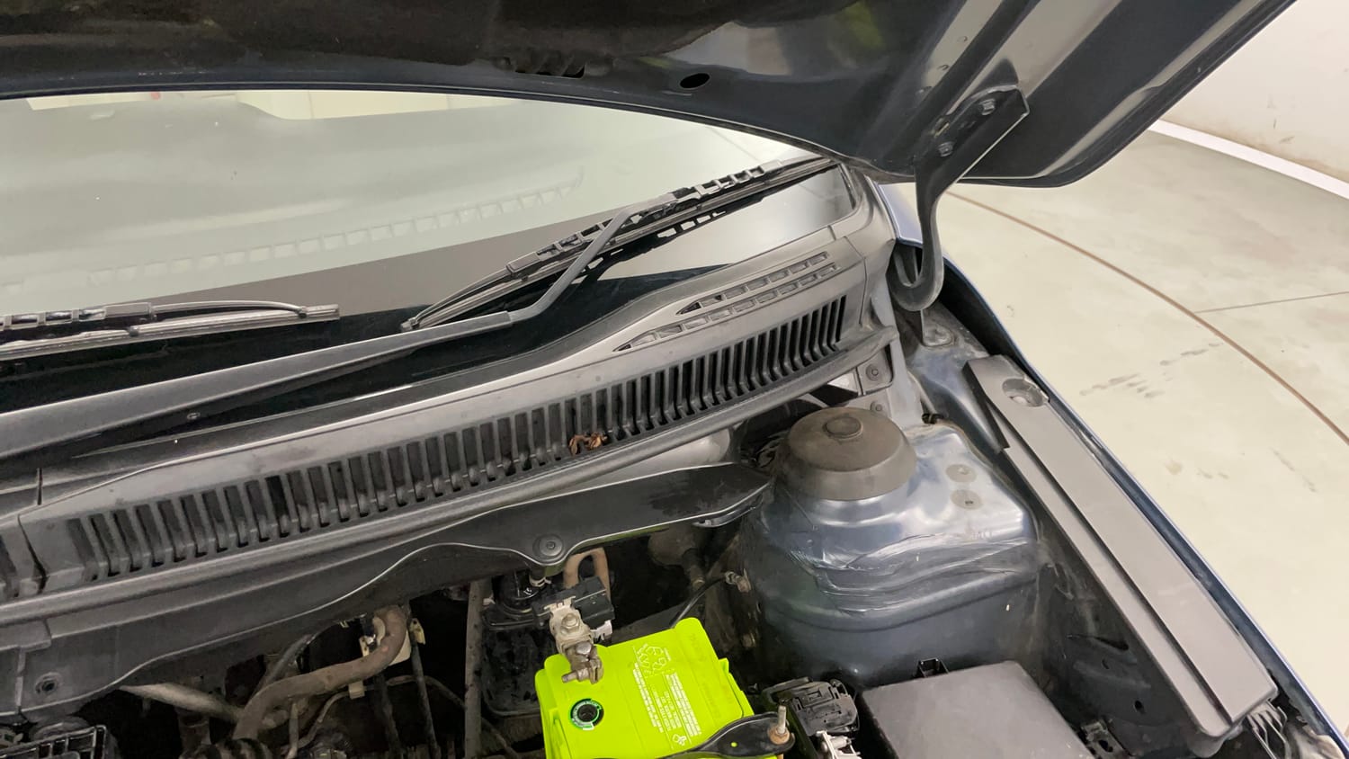 Used 2018 Maruti Suzuki Ciaz Alpha Hybrid 1.5 AT Petrol Automatic engine ENGINE LEFT SIDE HINGE & APRON VIEW