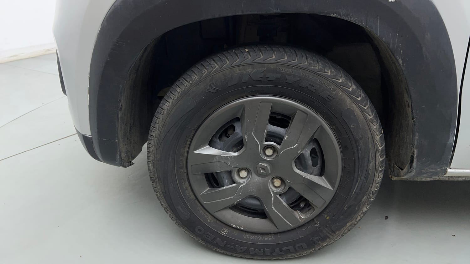 Used 2020 Renault Kwid 1.0 RXT AMT Opt Petrol Automatic tyres LEFT FRONT TYRE RIM VIEW