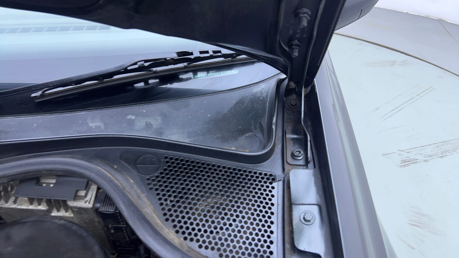 Used 2016 Volkswagen Vento Highline Petrol AT Petrol Automatic engine ENGINE LEFT SIDE HINGE & APRON VIEW