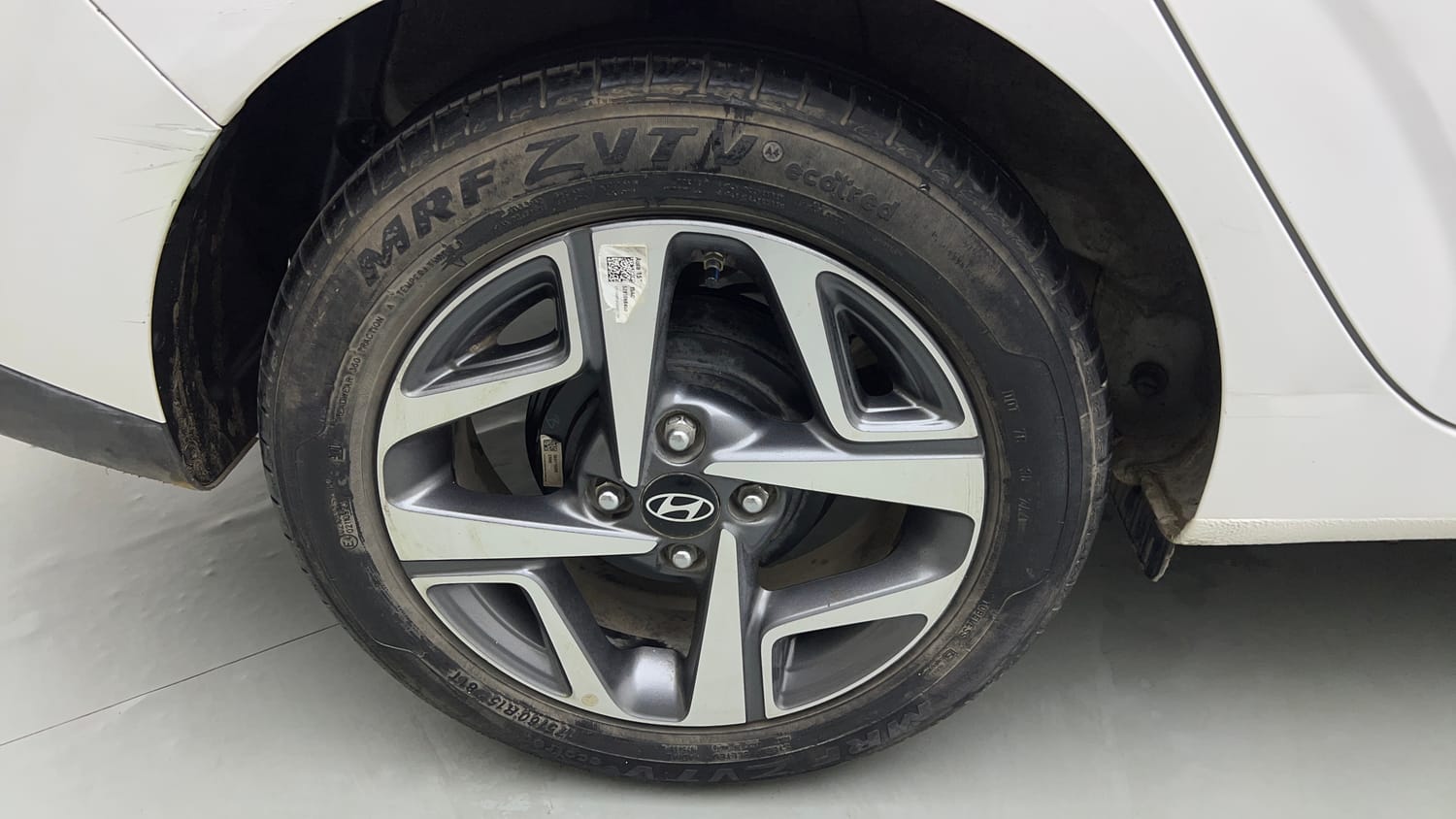 Used 2024 Hyundai Aura SX Plus 1.2 AMT Petrol Petrol Automatic tyres RIGHT REAR TYRE RIM VIEW