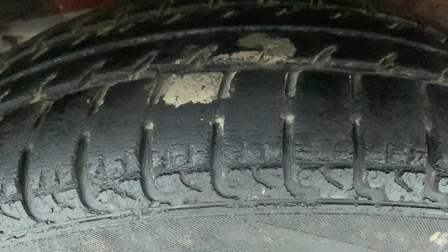 Used 2013 Maruti Suzuki Ritz Vxi BS-IV Petrol Manual tyres RIGHT REAR TYRE TREAD VIEW