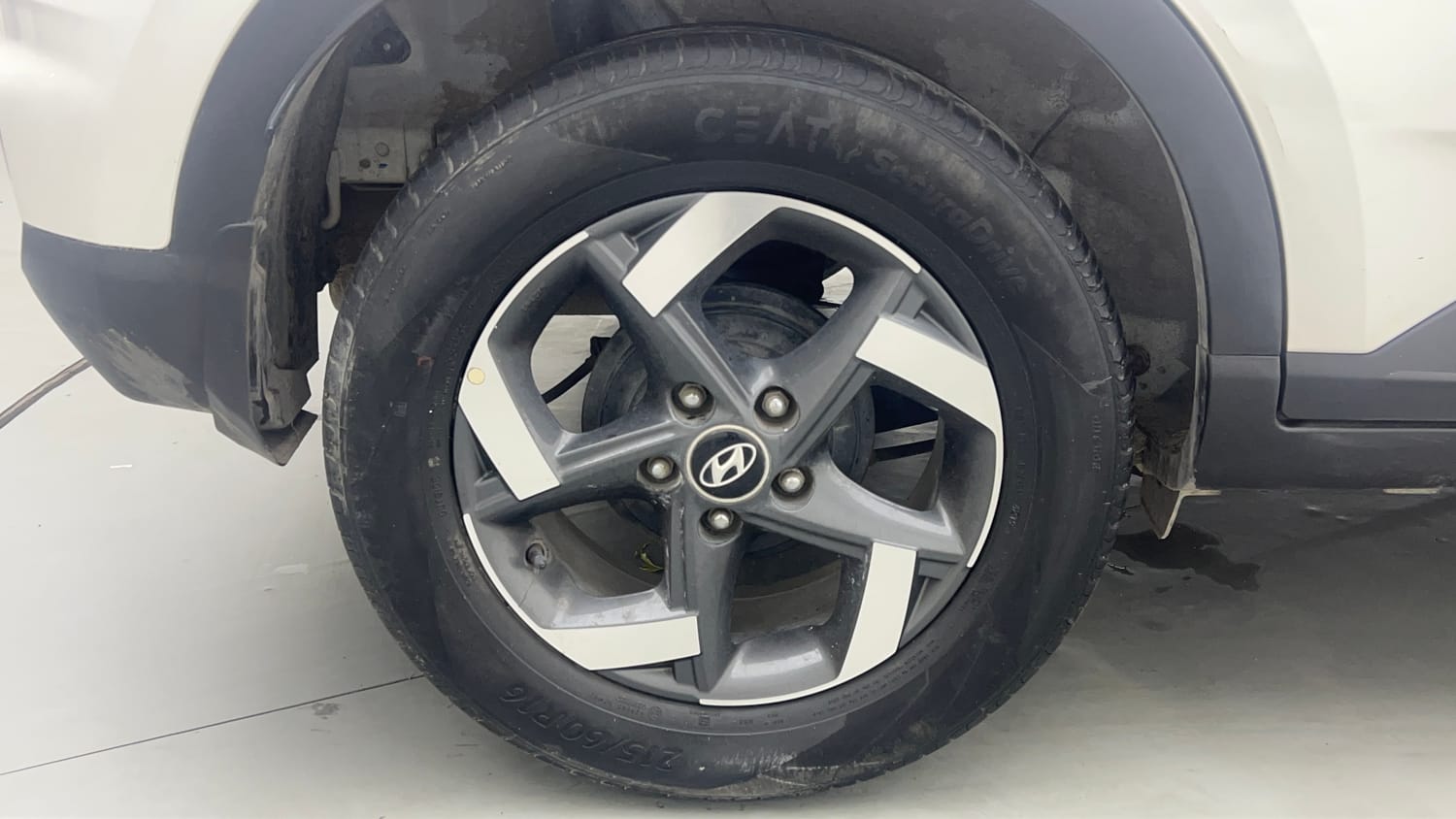Used 2020 hyundai Venue SX 1.0 Turbo Petrol Petrol Manual tyres RIGHT REAR TYRE RIM VIEW