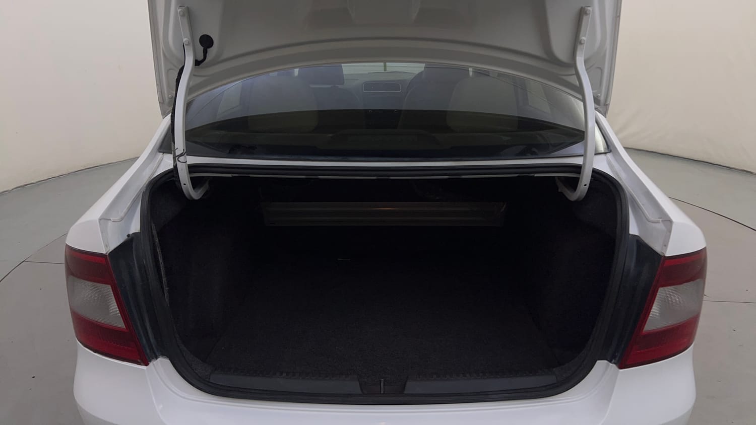 Used 2016 Skoda Rapid 1.5 TDI CR Style Plus AT Diesel Automatic interior DICKY INSIDE VIEW