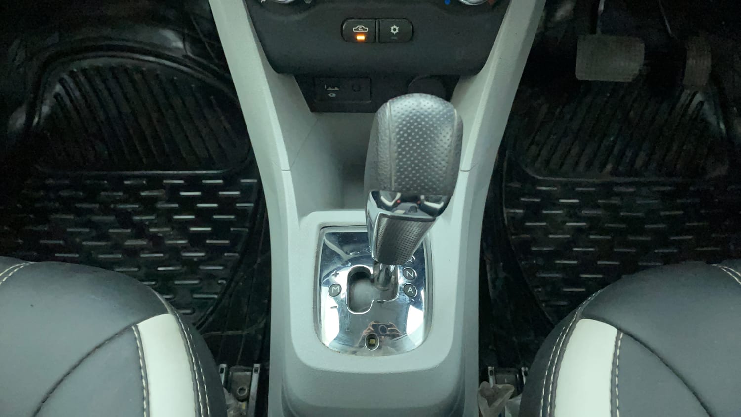 Used 2020 Tata Tiago XZA Petrol Automatic interior GEAR  KNOB VIEW