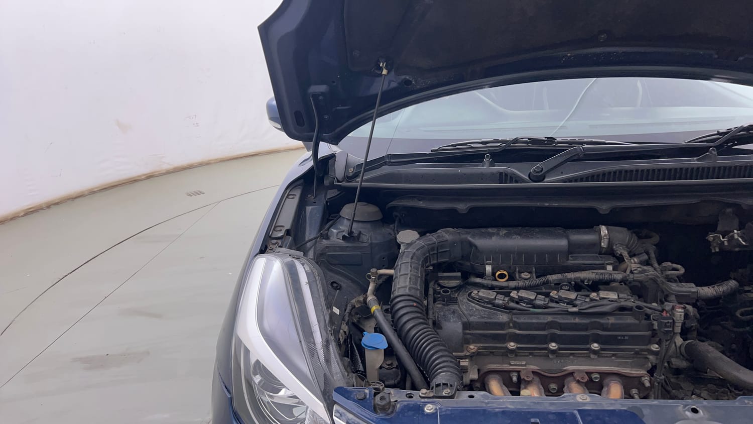 Used 2020 Maruti Suzuki Baleno Zeta Petrol Manual engine ENGINE RIGHT SIDE HINGE & APRON VIEW