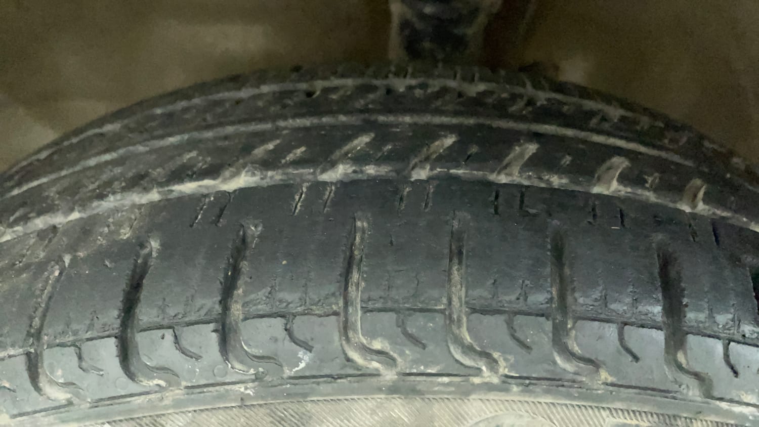 Used 2016 Maruti Suzuki Wagon R 1.0 VXI AMT Petrol Automatic tyres LEFT FRONT TYRE TREAD VIEW