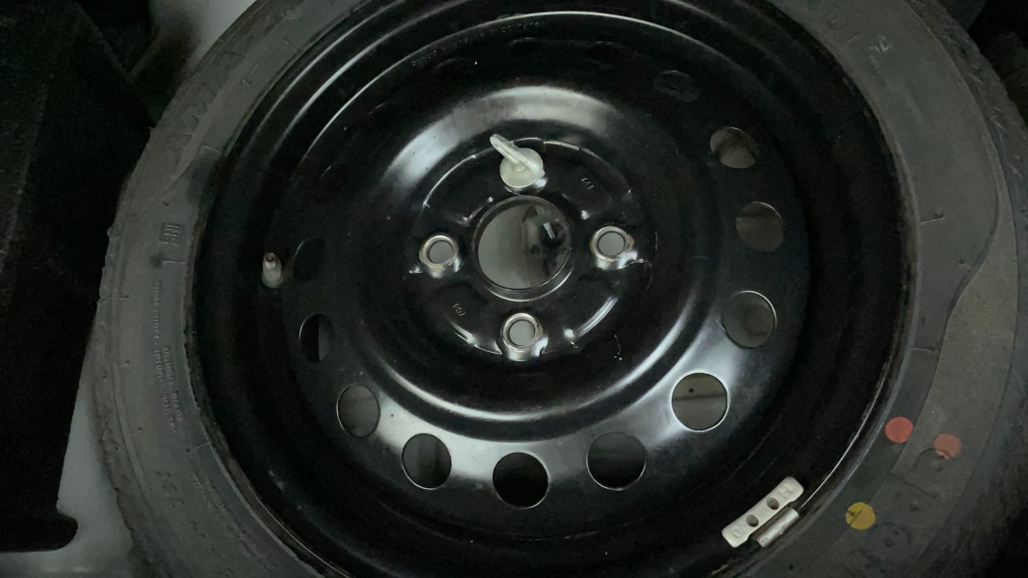 Used 2016 Maruti Suzuki Wagon R 1.0 VXI AMT Petrol Automatic tyres SPARE TYRE VIEW