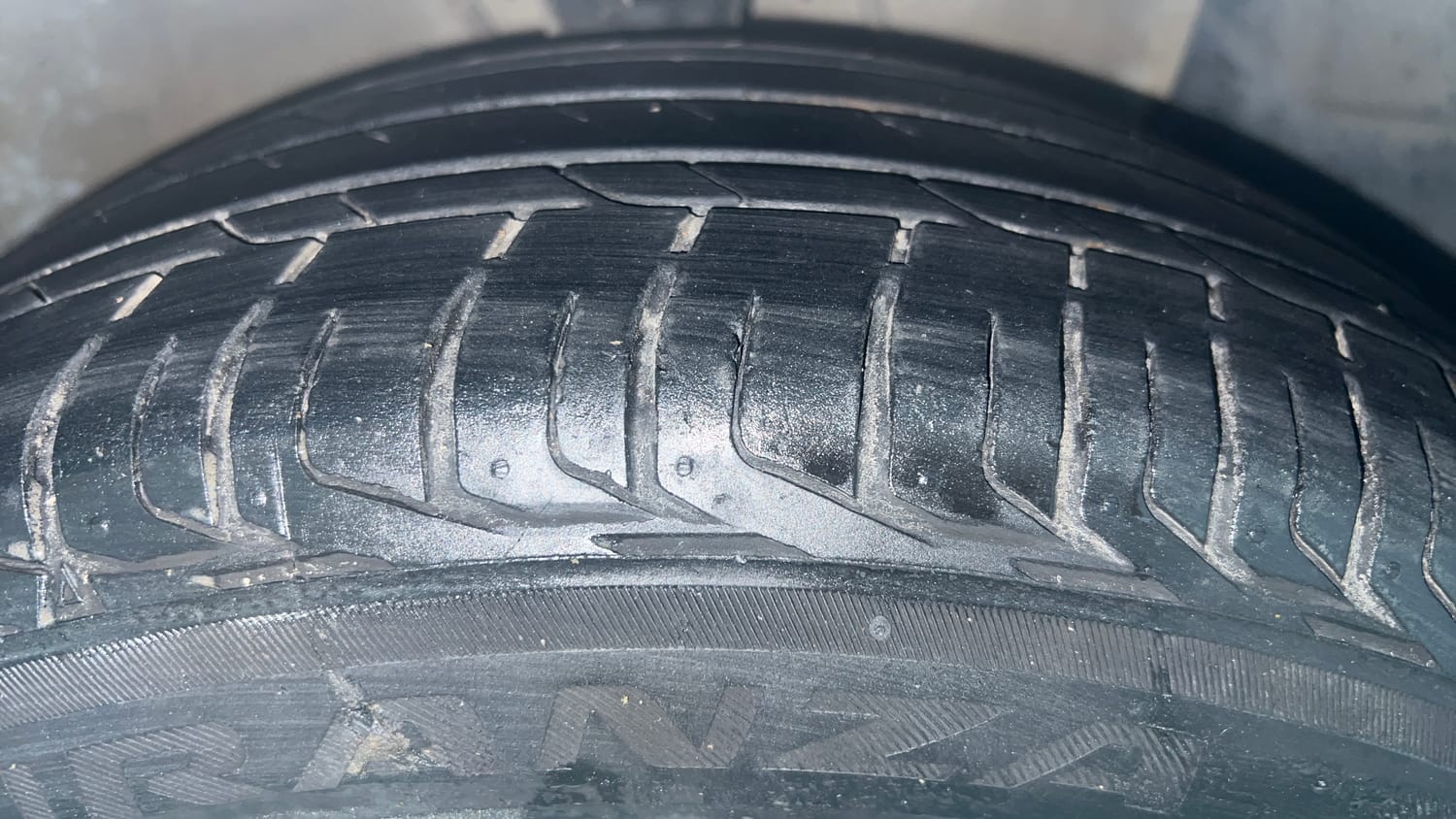 Used 2019 Hyundai Elite i20 Asta 1.2 (O) Petrol Manual tyres RIGHT FRONT TYRE TREAD VIEW