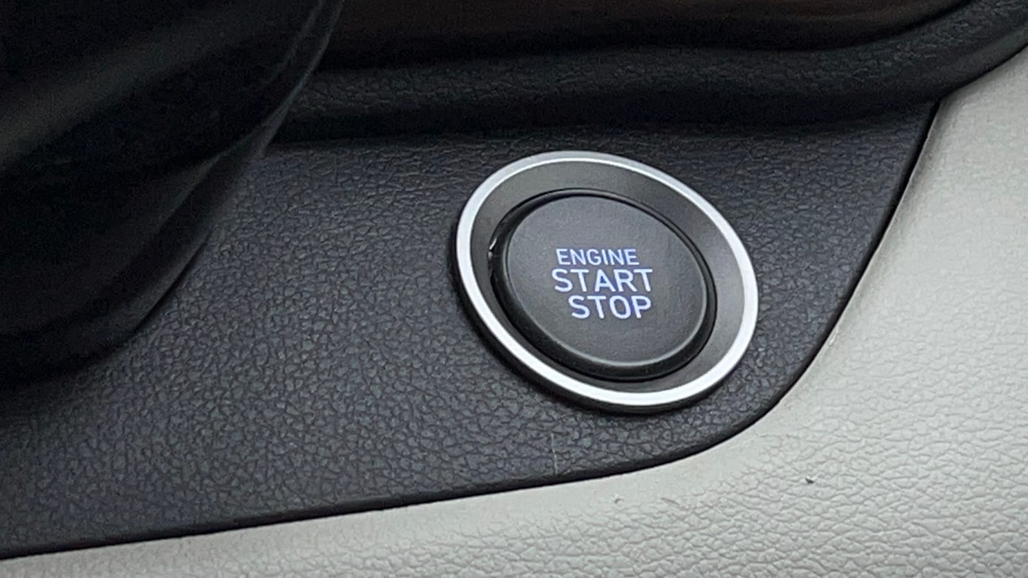 Used 2024 Hyundai Aura SX Plus 1.2 AMT Petrol Petrol Automatic top_features Keyless start