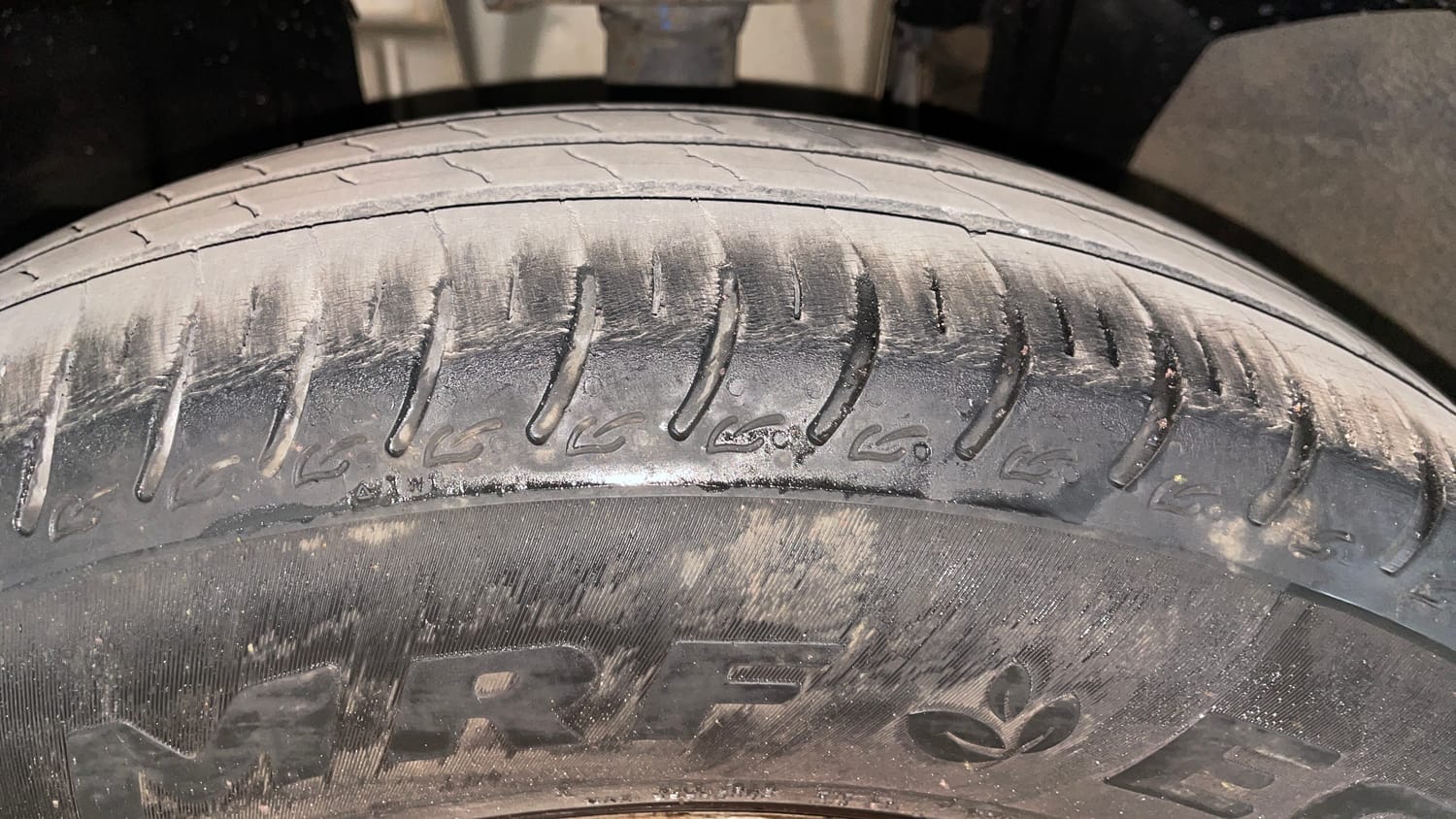Used 2022 Renault Triber RXT EASY-R AMT Petrol Automatic tyres LEFT FRONT TYRE TREAD VIEW