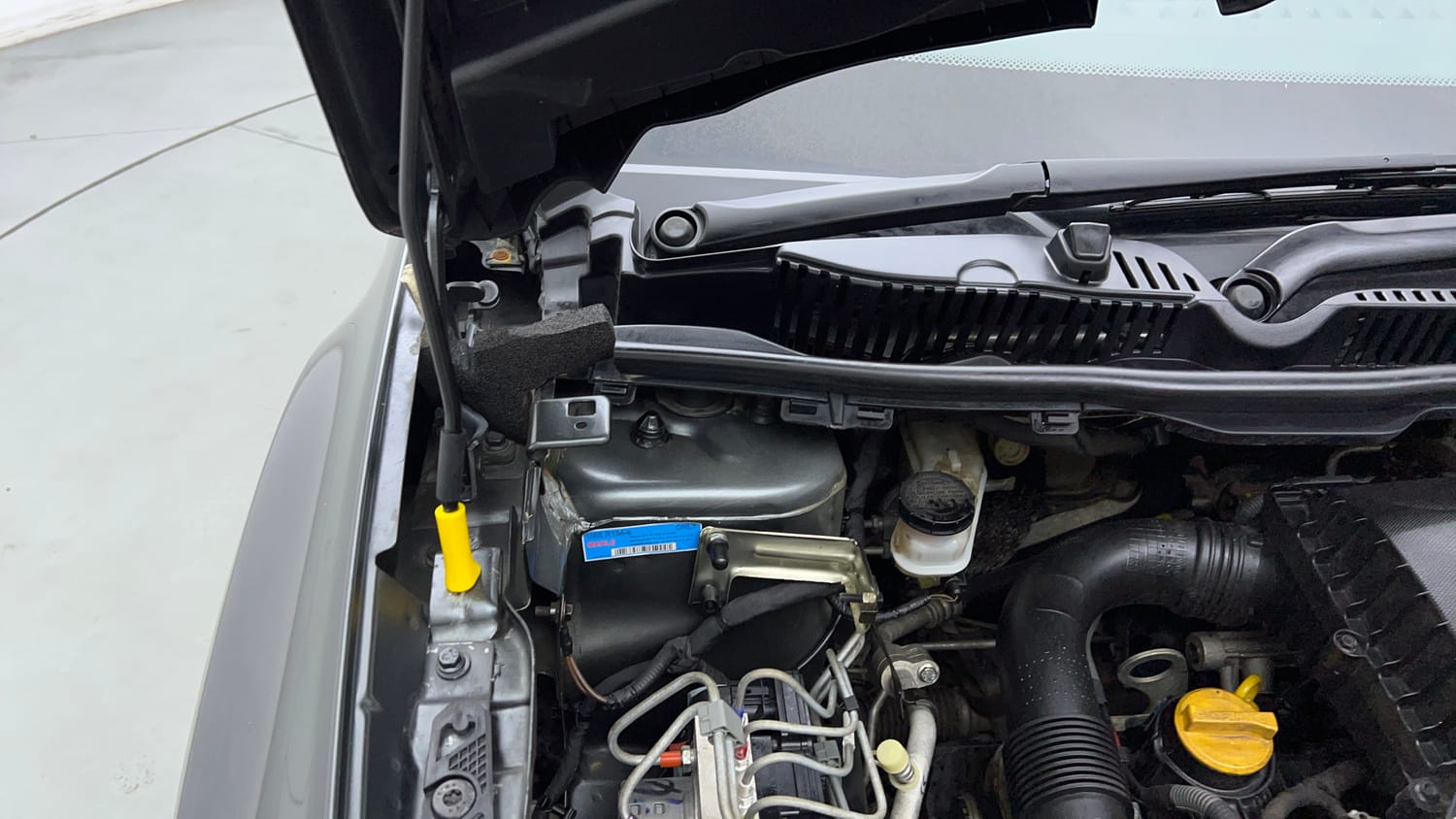 Used 2024 tata Nexon Fearless S 1.2 Revotron Petrol 7DCA Dual Tone Petrol Automatic engine ENGINE RIGHT SIDE HINGE & APRON VIEW
