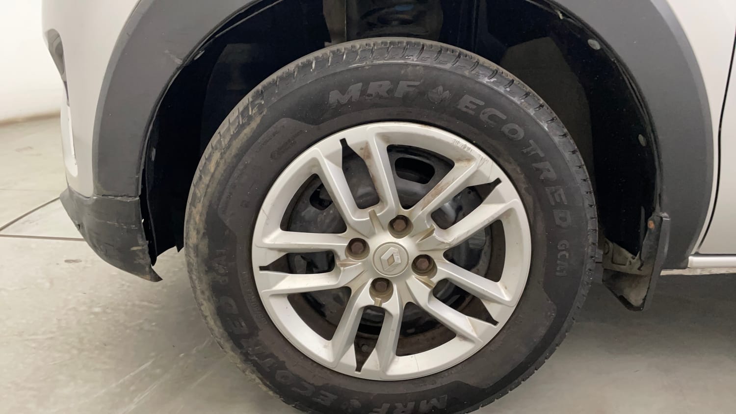 Used 2022 Renault Triber RXT EASY-R AMT Petrol Automatic tyres LEFT FRONT TYRE RIM VIEW