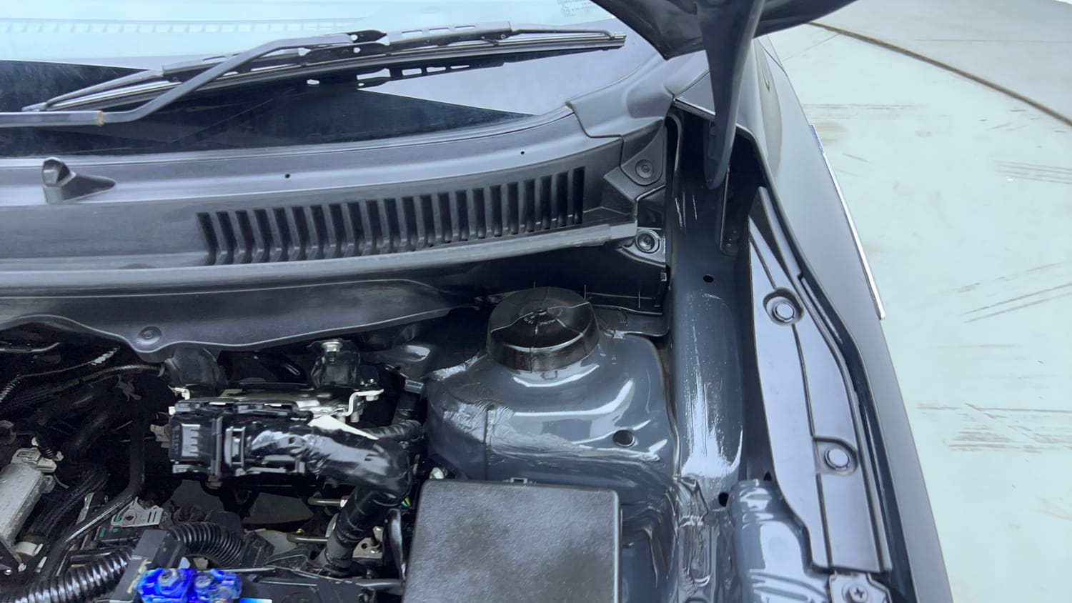 Used 2024 Maruti Suzuki Baleno Alpha AGS Petrol Automatic engine ENGINE LEFT SIDE HINGE & APRON VIEW
