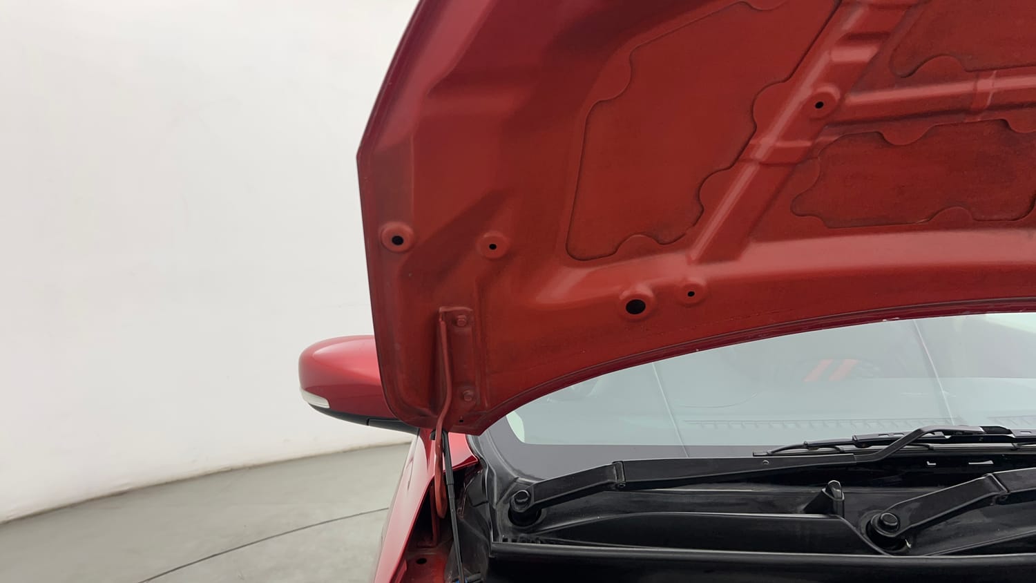 Used 2019 Maruti Suzuki Celerio ZXi Petrol Manual engine ENGINE RIGHT SIDE HINGE & APRON VIEW