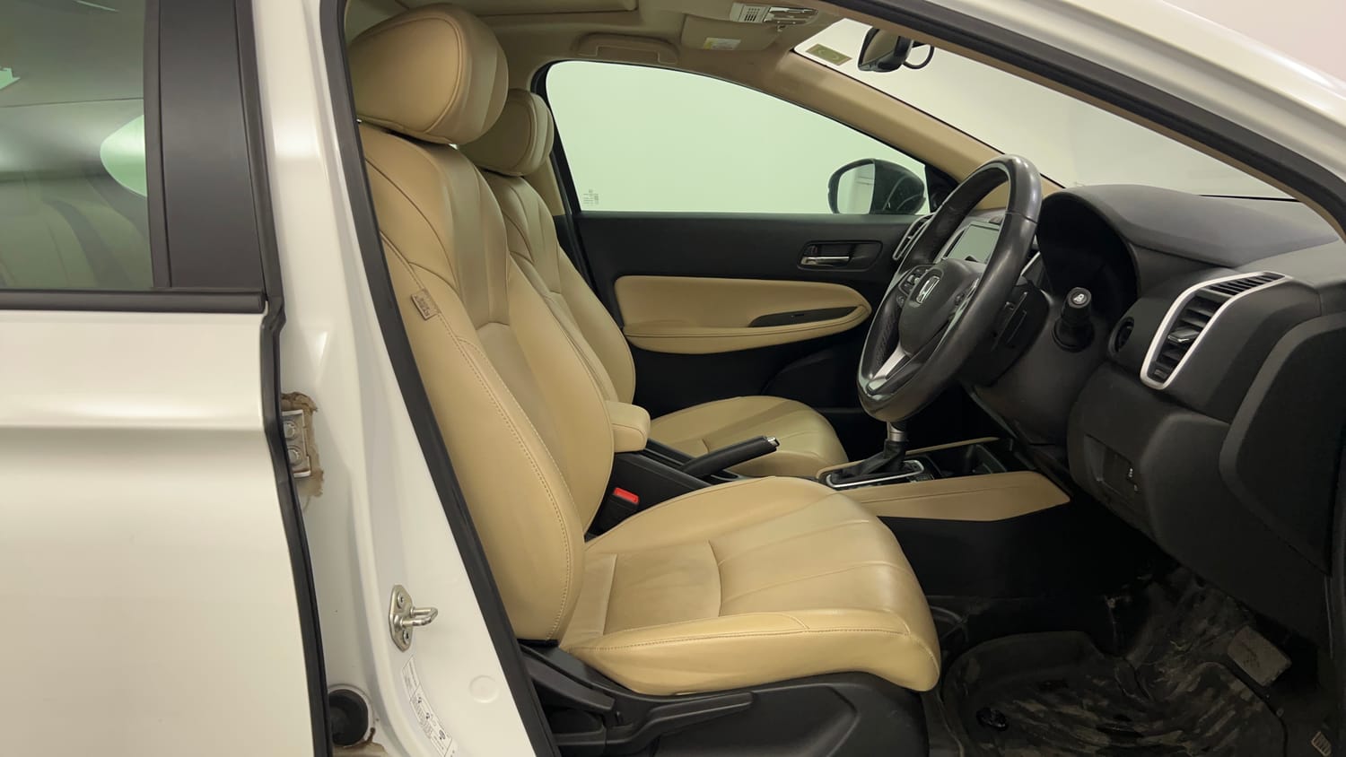 Used 2023 Honda City ZX CVT Petrol Petrol Automatic interior RIGHT SIDE FRONT DOOR CABIN VIEW