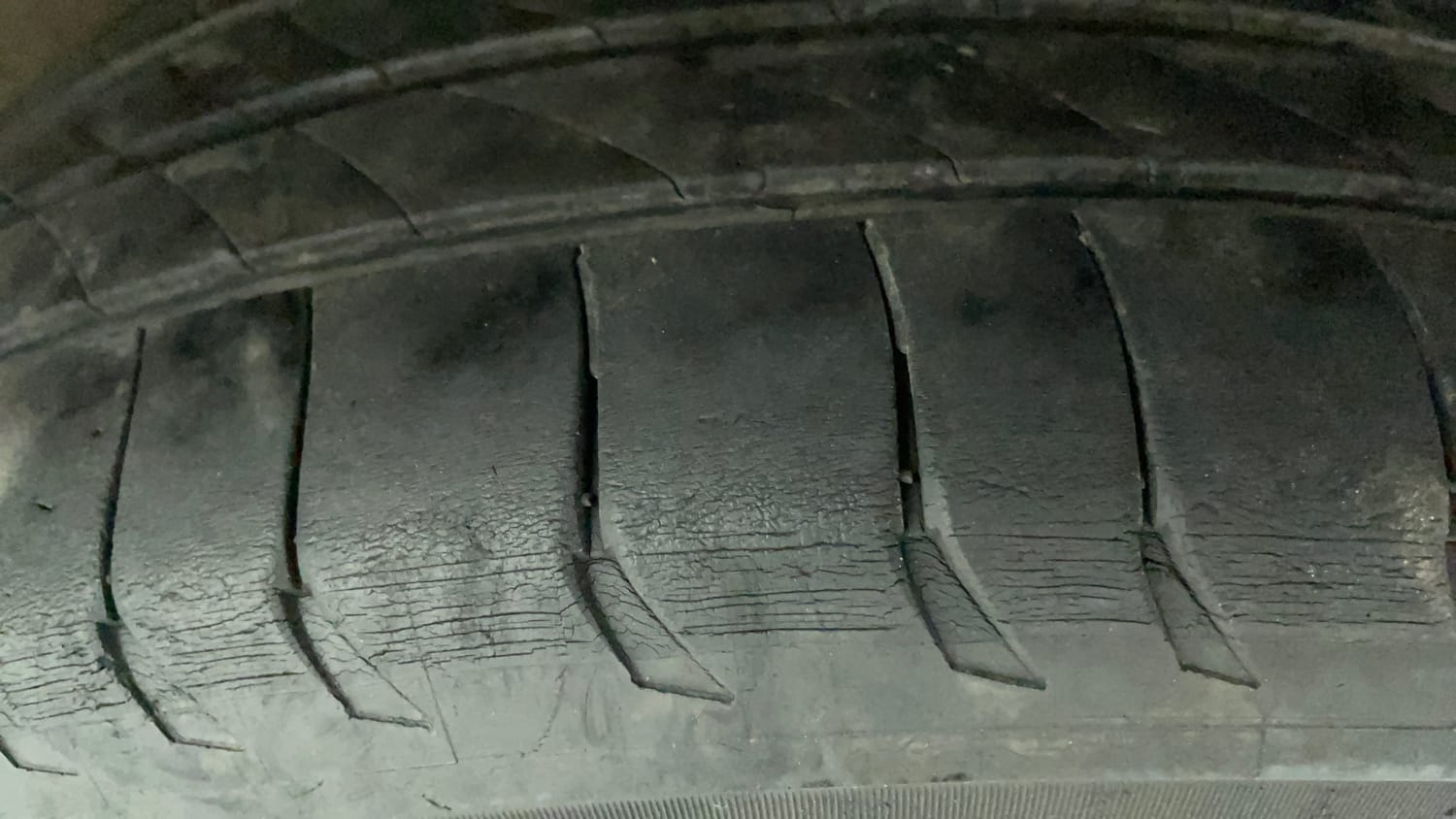 Used 2017 Maruti Suzuki Ciaz Alpha 1.3 Hybrid Diesel Manual tyres LEFT REAR TYRE TREAD VIEW