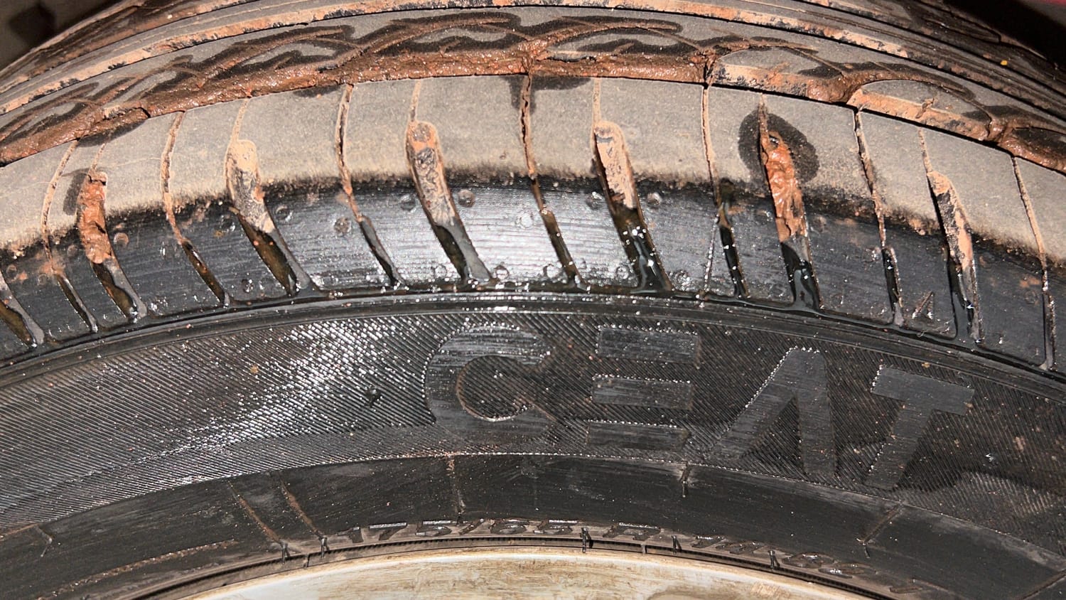 Used 2018 Ford Figo Trend 1.2 Ti-VCT Petrol Manual tyres RIGHT FRONT TYRE TREAD VIEW