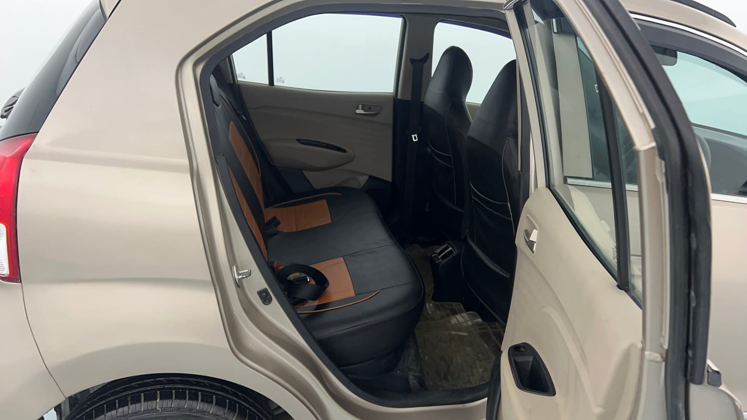Used 2018 Hyundai Santro Asta Petrol Manual interior RIGHT SIDE REAR DOOR CABIN VIEW