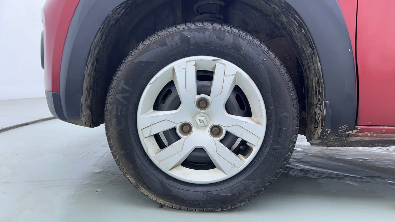 Used 2019 Renault Kwid RXT (O) 1.0 SCE Edition Petrol Manual tyres LEFT FRONT TYRE RIM VIEW