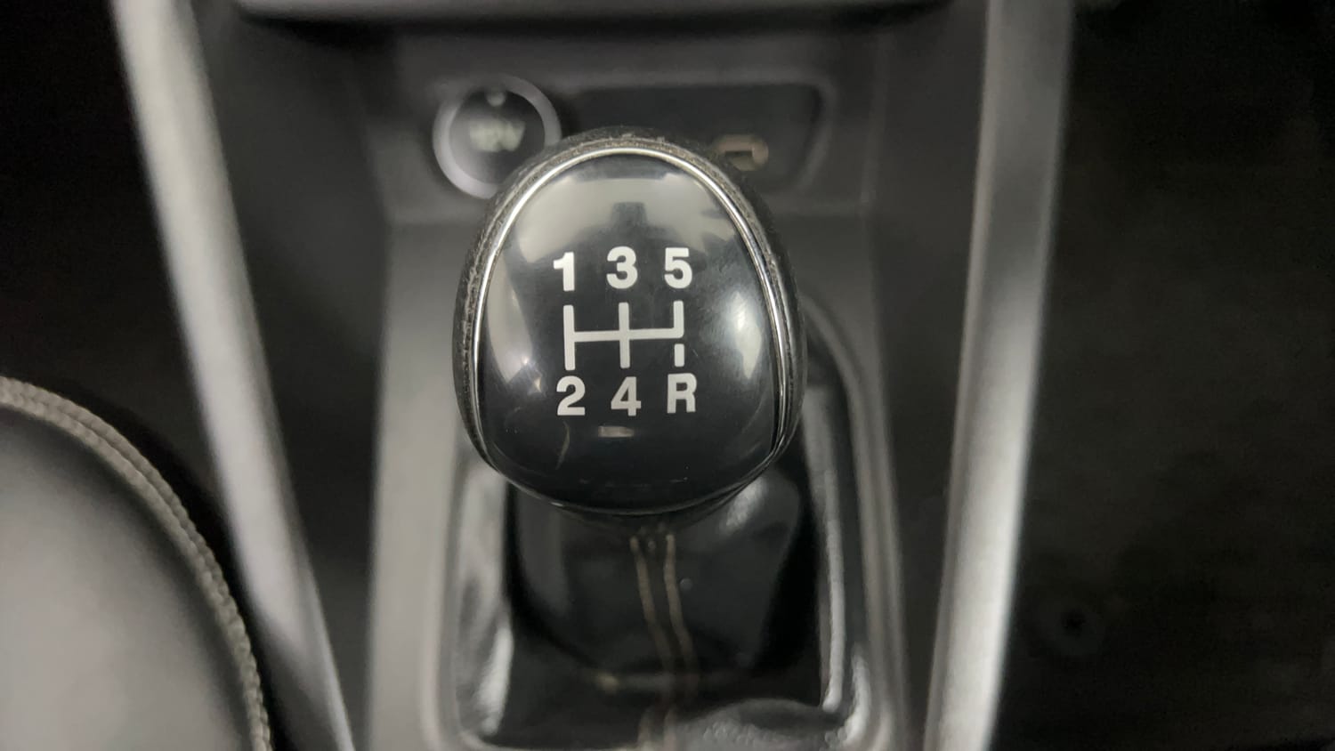 Used 2020 Ford Freestyle Titanium Plus 1.2 Ti-VCT Petrol Manual interior GEAR  KNOB VIEW